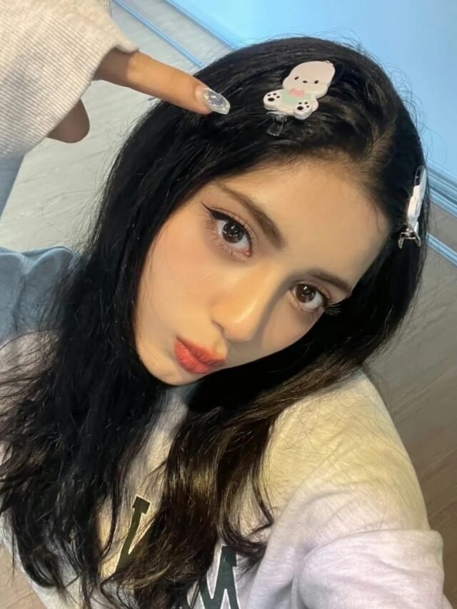 88+ Girls attitude dp cool look for daily profile updates