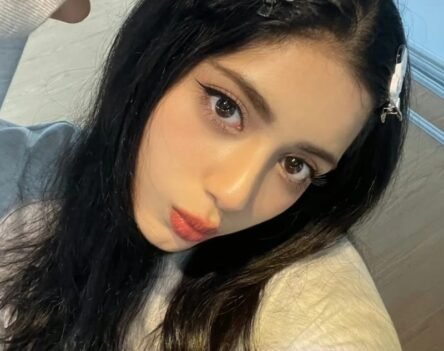 88+ Girls attitude dp cool look for daily profile updates