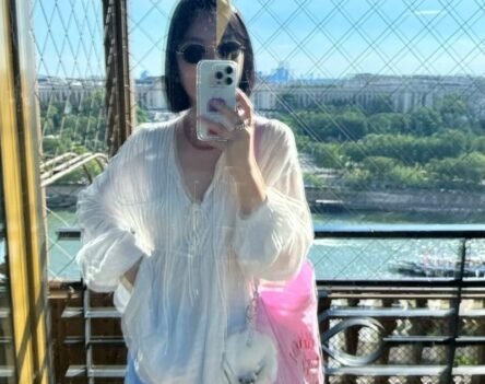 65+ Mirror selfie dp cool pose for daily profile updates