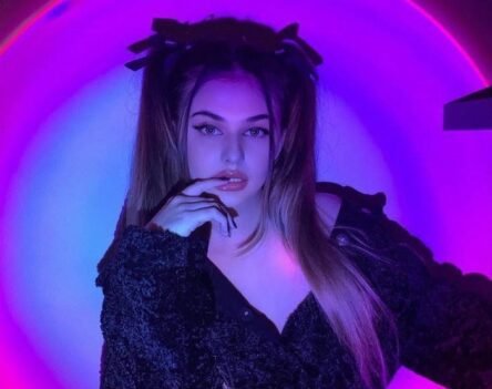 64+ Stunning Naughty Girl DP to Show Your Fun Side