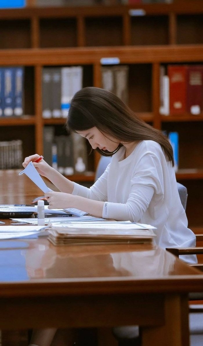 aesthetic study girl dp