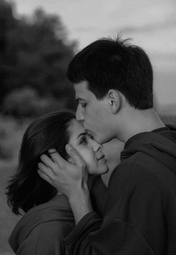 aethetics forehead kiss images hd