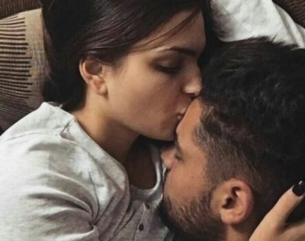 99+ Beautiful Forehead Kiss Images That Will Melt Your Heart