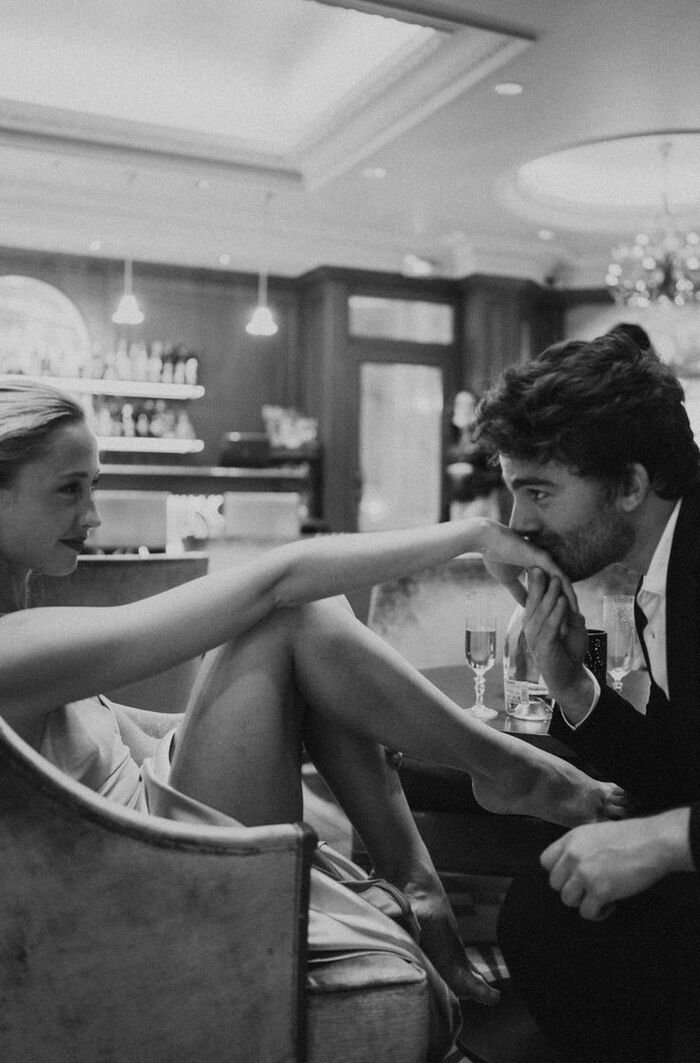 aethetics hand kiss images hd