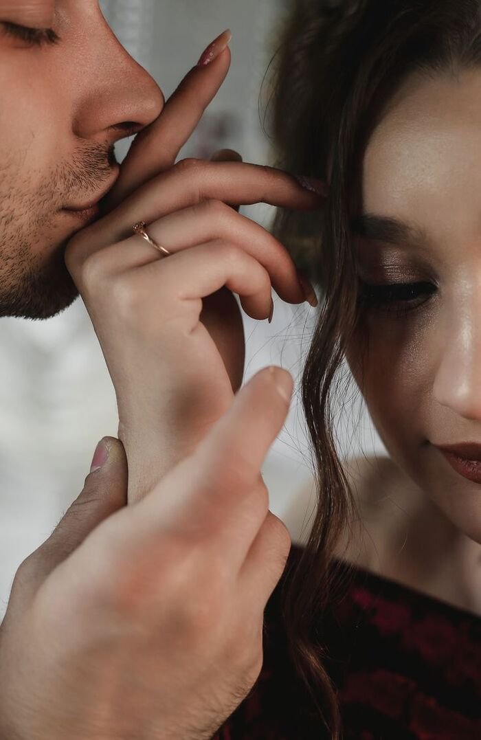 aethetics hand kiss images hot hd