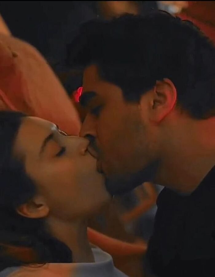 aethetics indian kiss image hot full hd