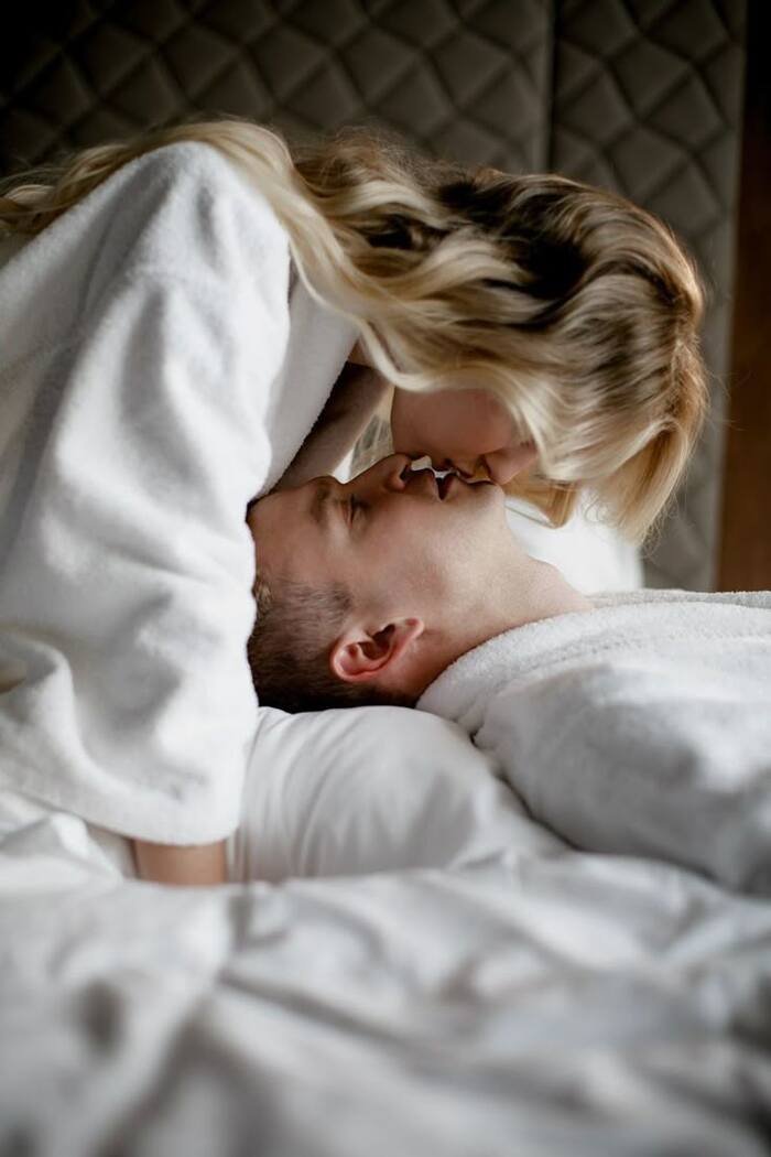 aethetics vertical lips kiss images hot hd