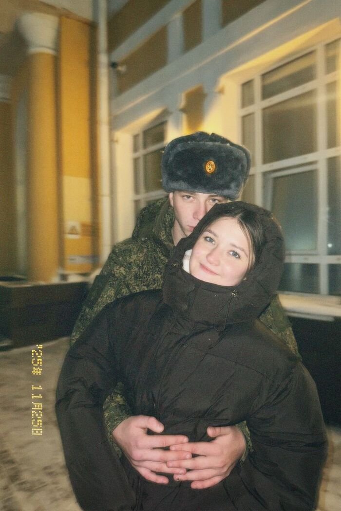 army couple display picture high resolution