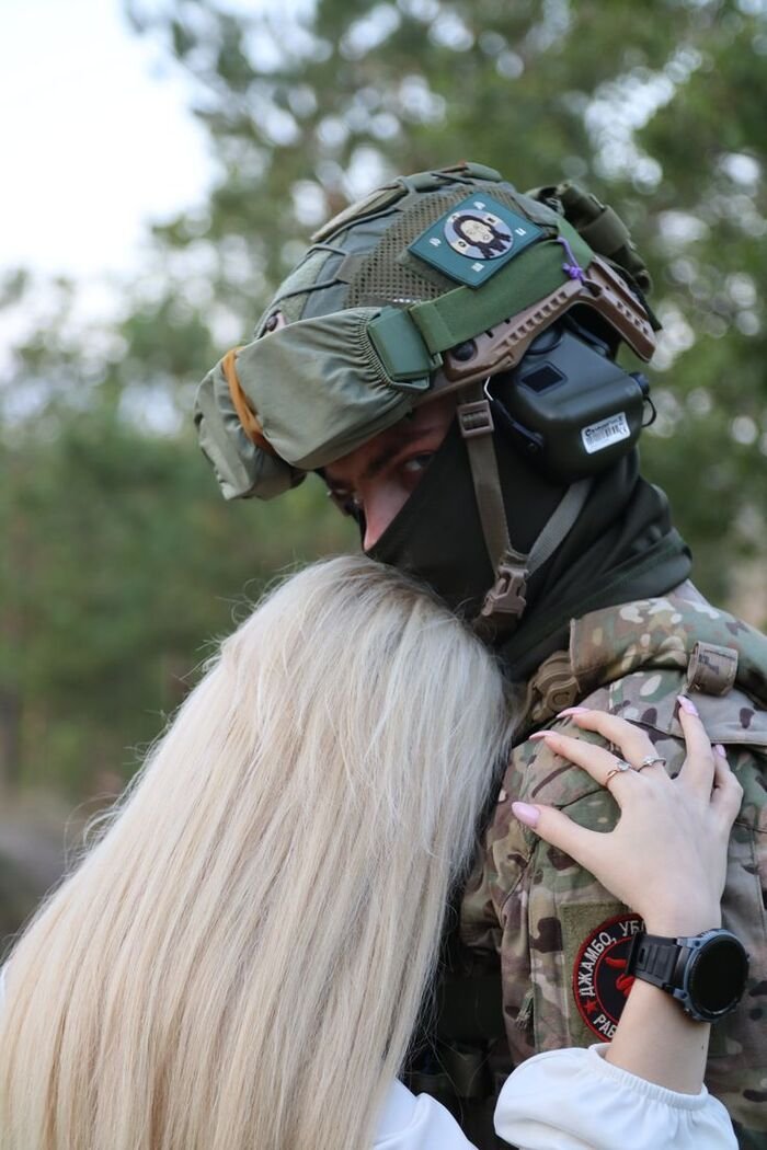 army couple dp high resolution