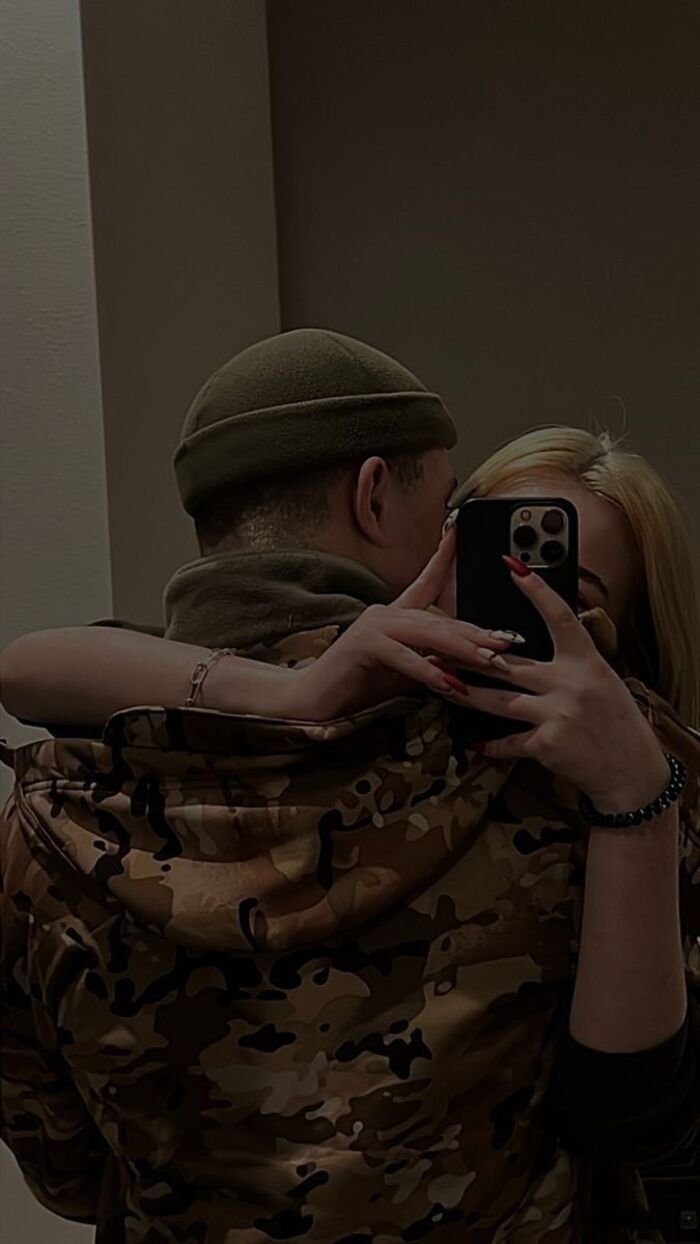 army couple dp matching pose