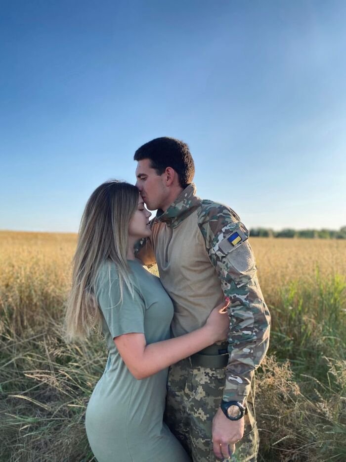 army couple dp warm tone