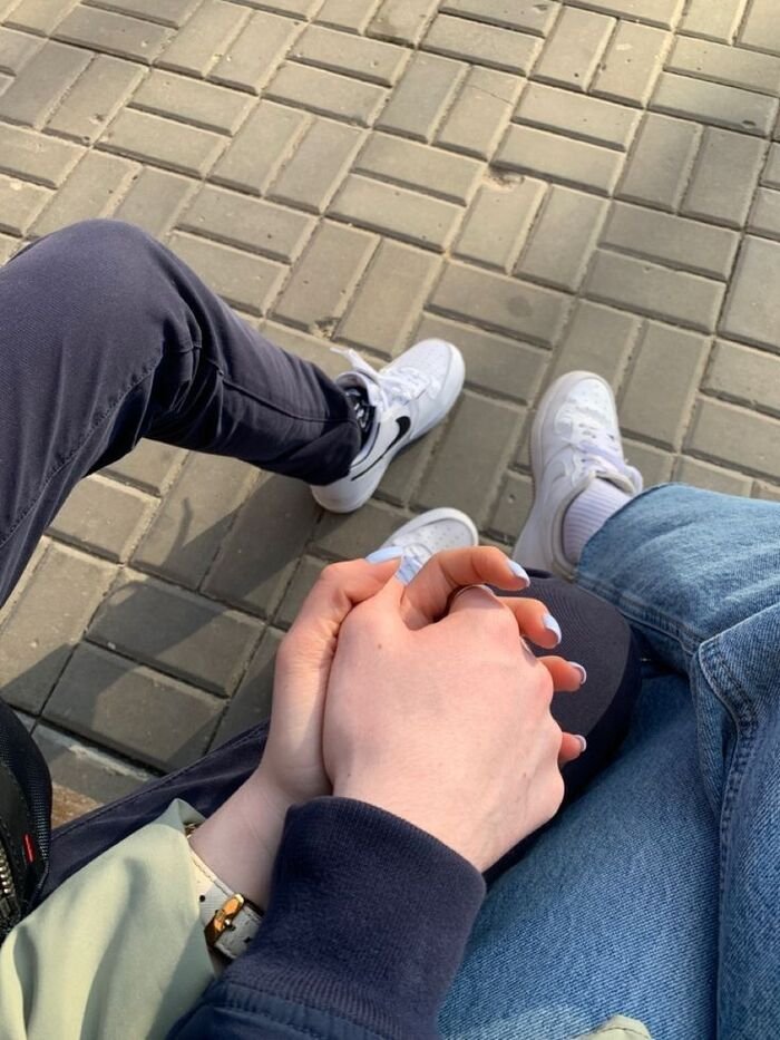 couple hands dp high resolution