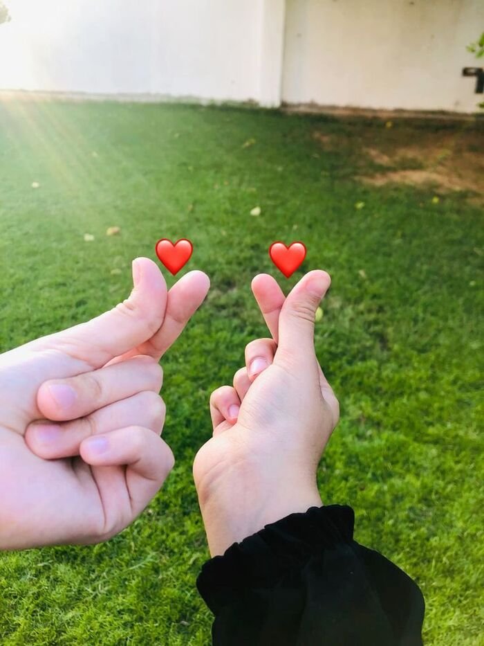 couple hands dp minimal hd