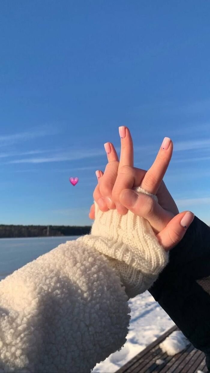 couple hands dp neutral hd