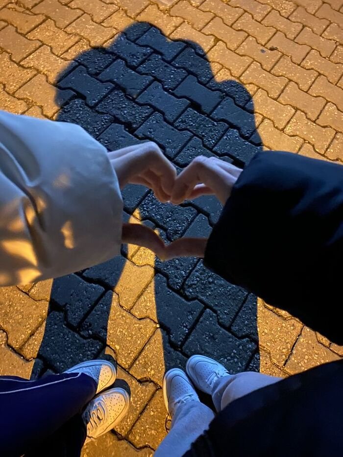 couple hands dp ultra hd