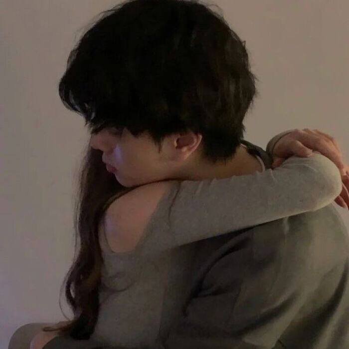 couple hug dp aethetics