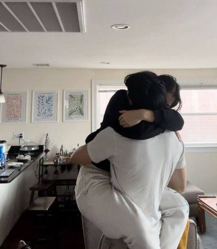 couple hug dp classic hd