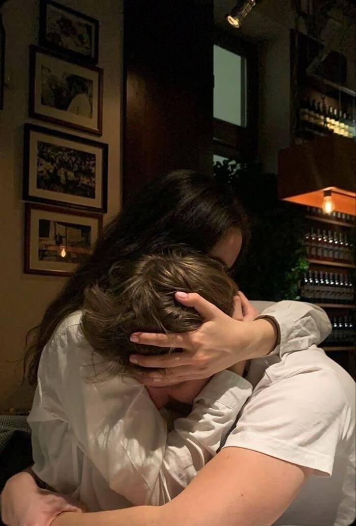 couple hug dp minimal hd