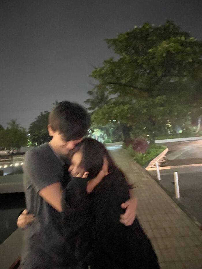 couple hug dp quality hd