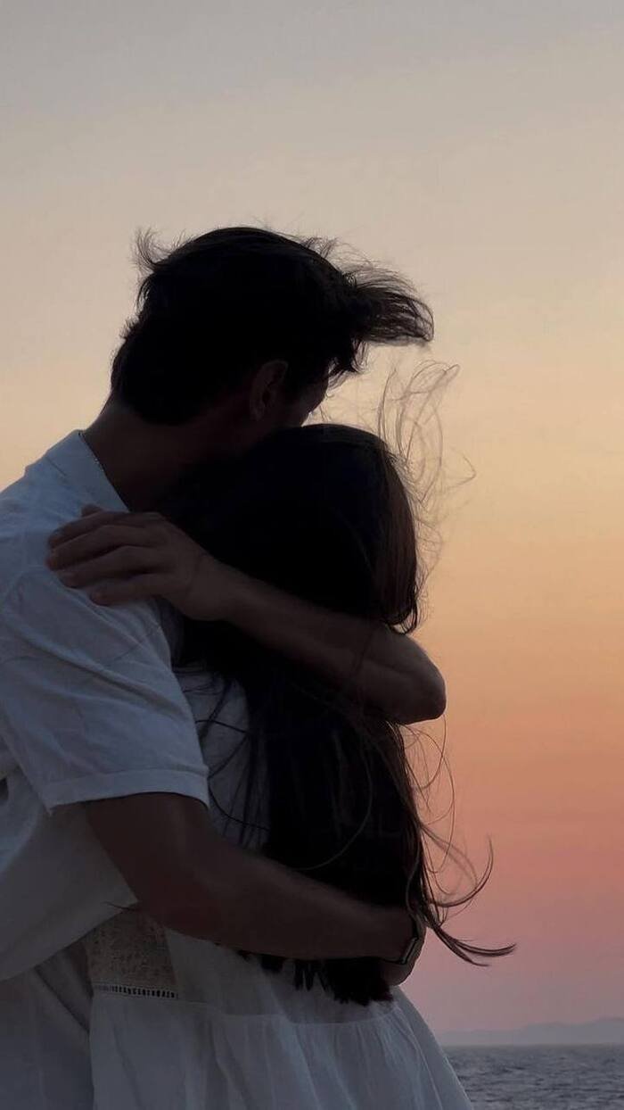 couple hug dp regular hd