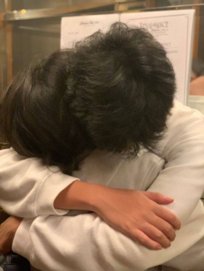 couple hug dp standard hd