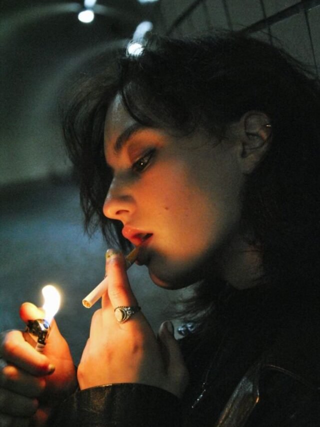 Top 100+ Smoking Girl DP: Bold and Stylish Profile Pics