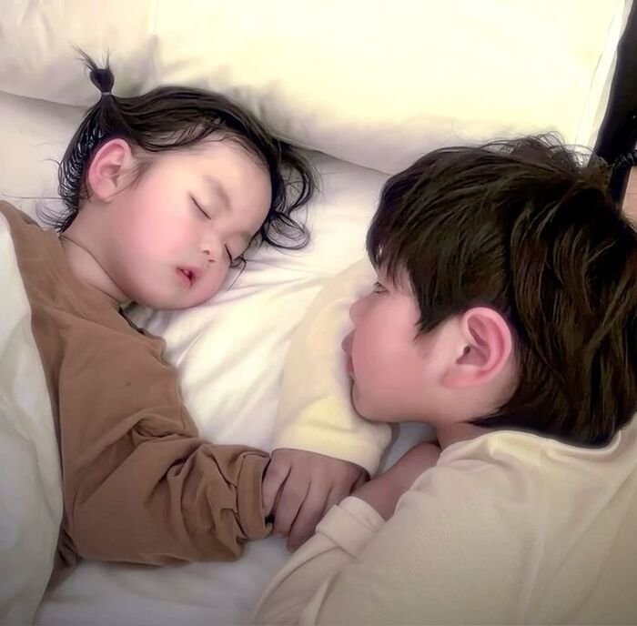 cute baby couple dp light hd