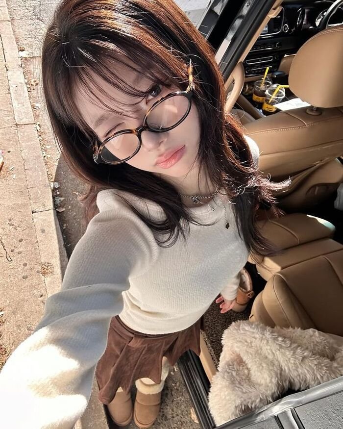 elegant stylish girl dp