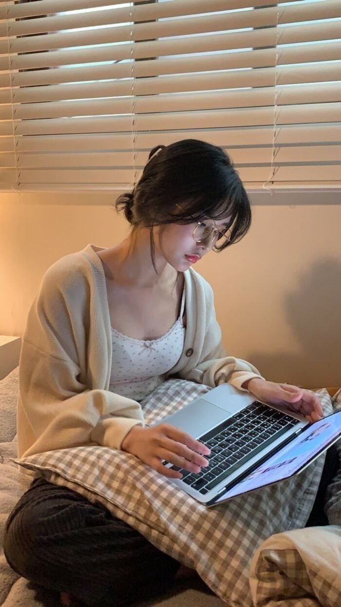 gentle study girl dp