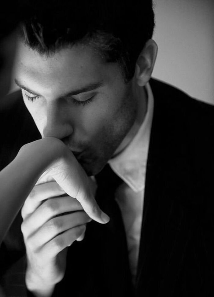 hand kiss images black and white hot full hd