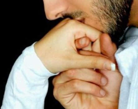 99+ Cute Hand Kiss Images for WhatsApp, Instagram, Facebook