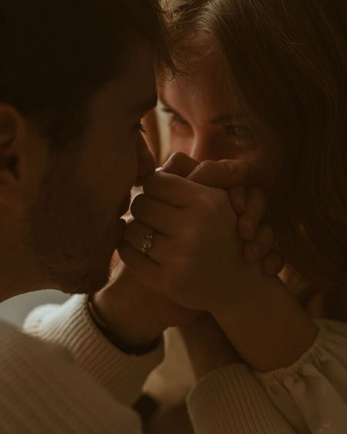 hand kiss images black and white pinterest