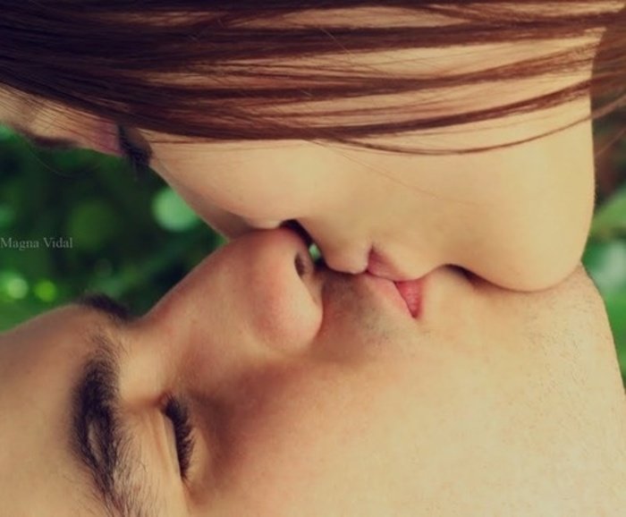 hd vertical lips kiss images hot