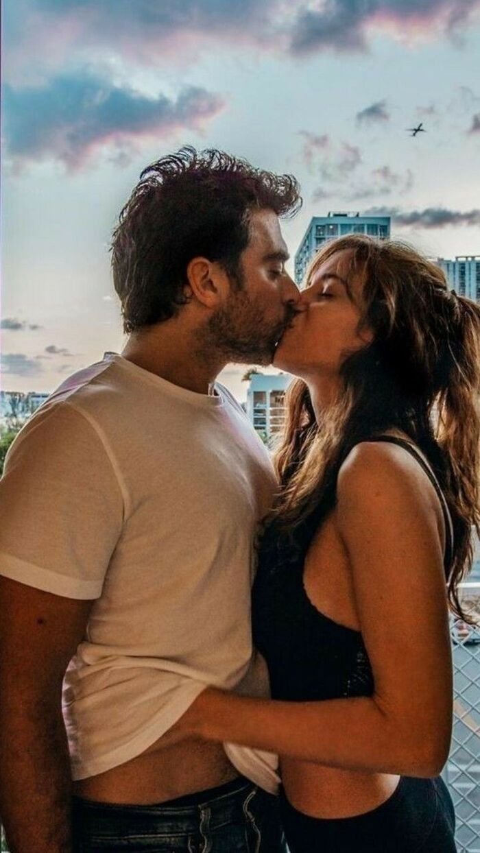 indian kiss image aethetics