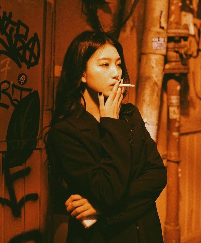 minimal smoking girl dp