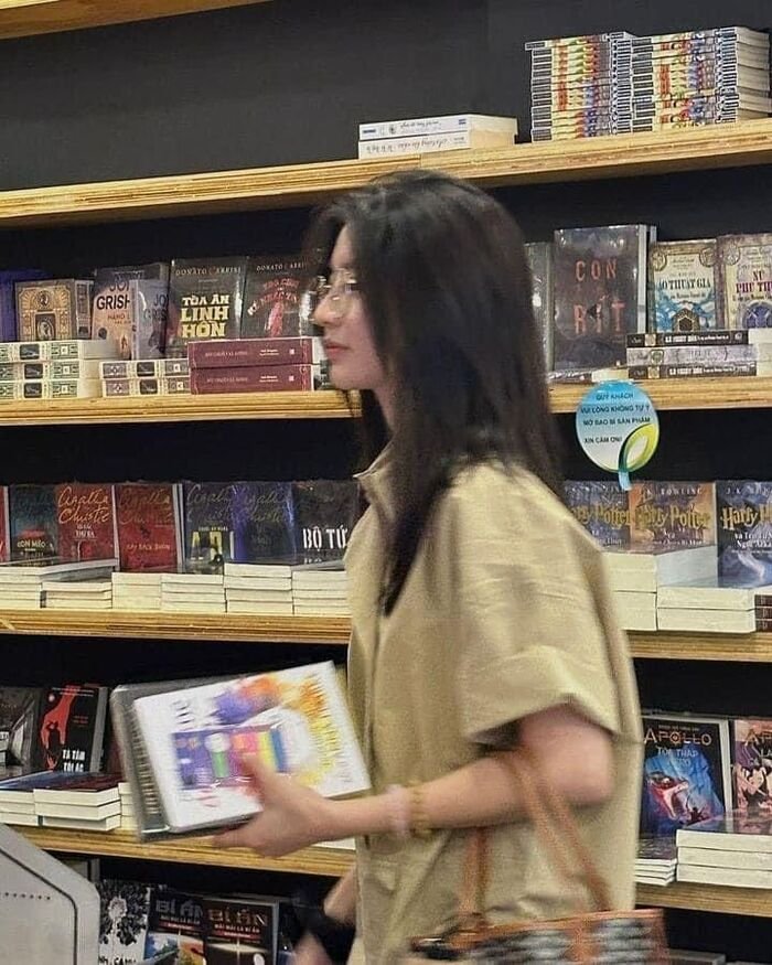 minimal study girl dp