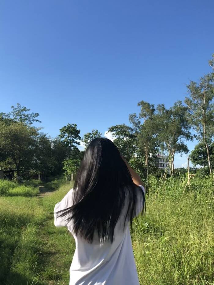 minimal village girl dp