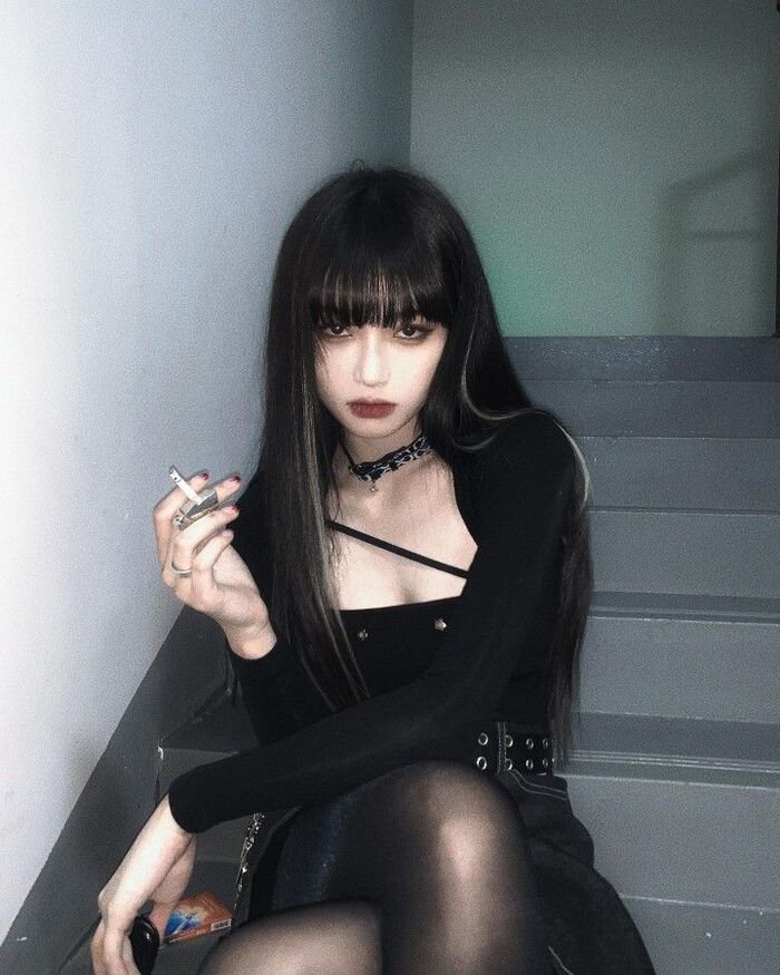 moody smoking girl dp