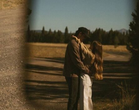 Latest 39+ Couple DP: Best Romantic Icons for Socials