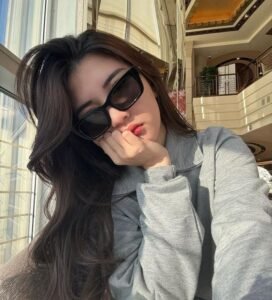 Best 35+ WhatsApp DP for Girls to Show Your Attitude