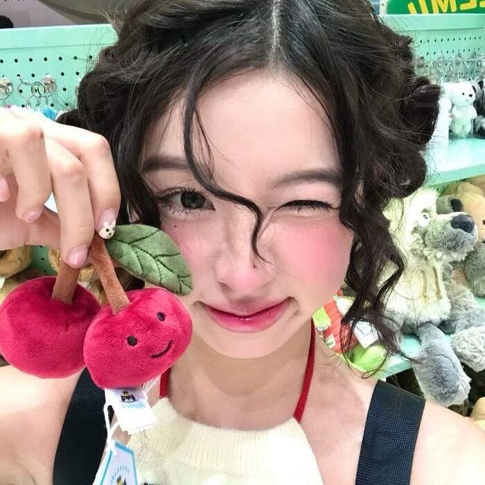 simple sweet girl dp