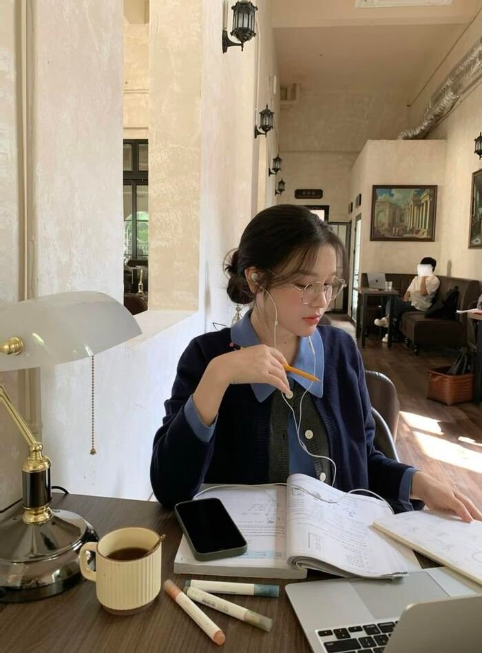 smart girl expression full hd