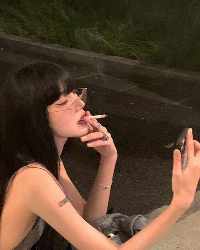smoking girl aesthetic hd