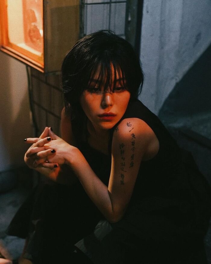 smoking girl atmosphere hd