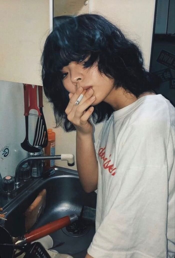 smoking girl portrait hd