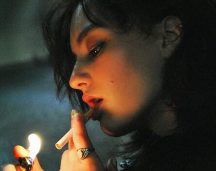 Top 100+ Smoking Girl DP: Bold and Stylish Profile Pics