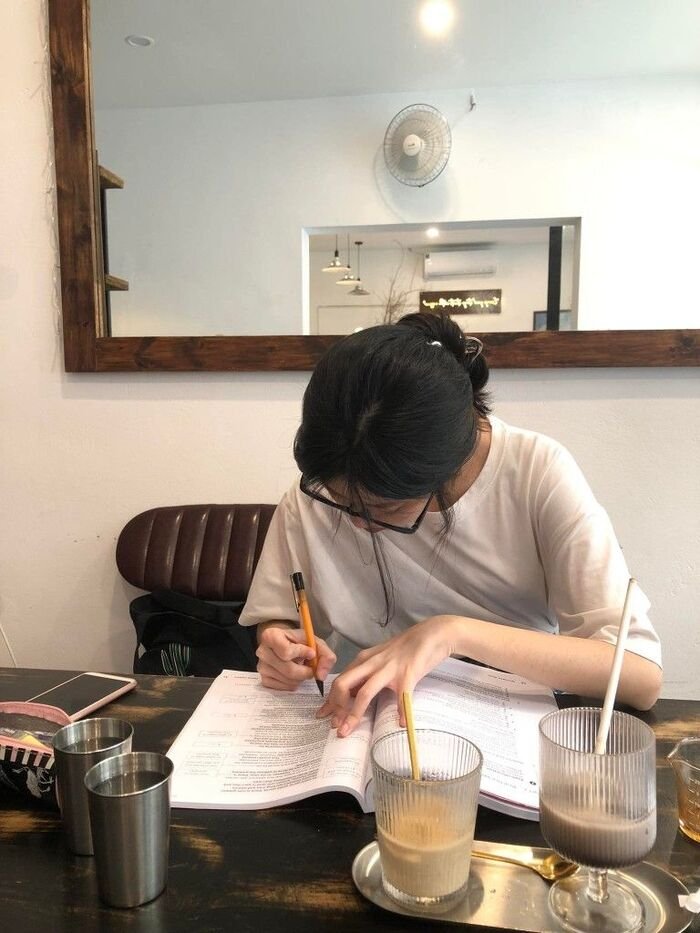 soft tone study girl dp