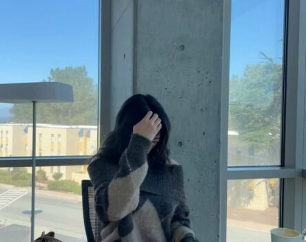 100+ Smart Study Girl DP to Motivate Your Profile Look