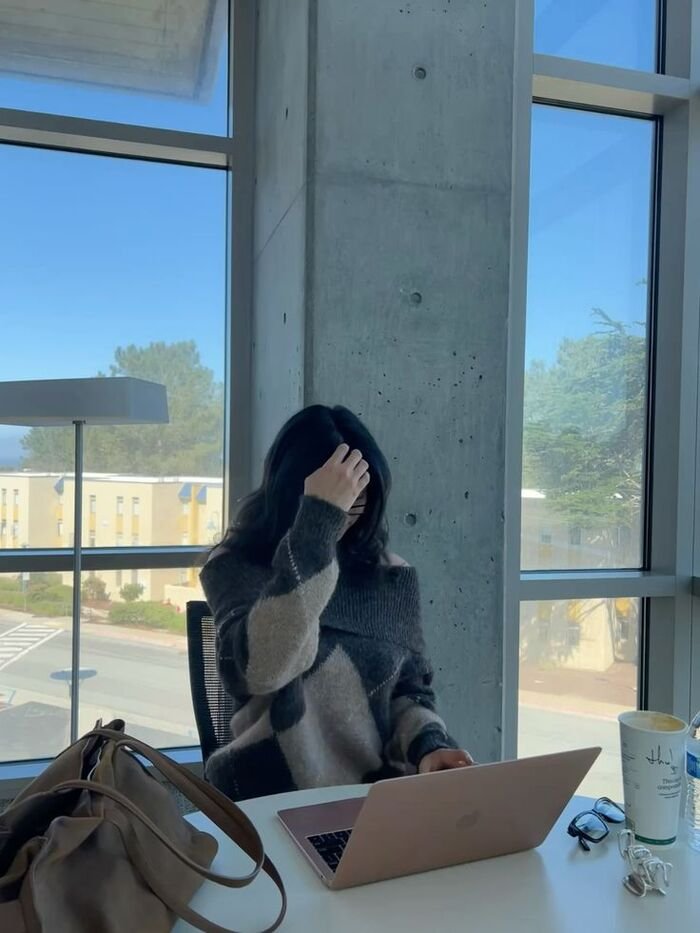 100+ Smart Study Girl DP to Motivate Your Profile Look