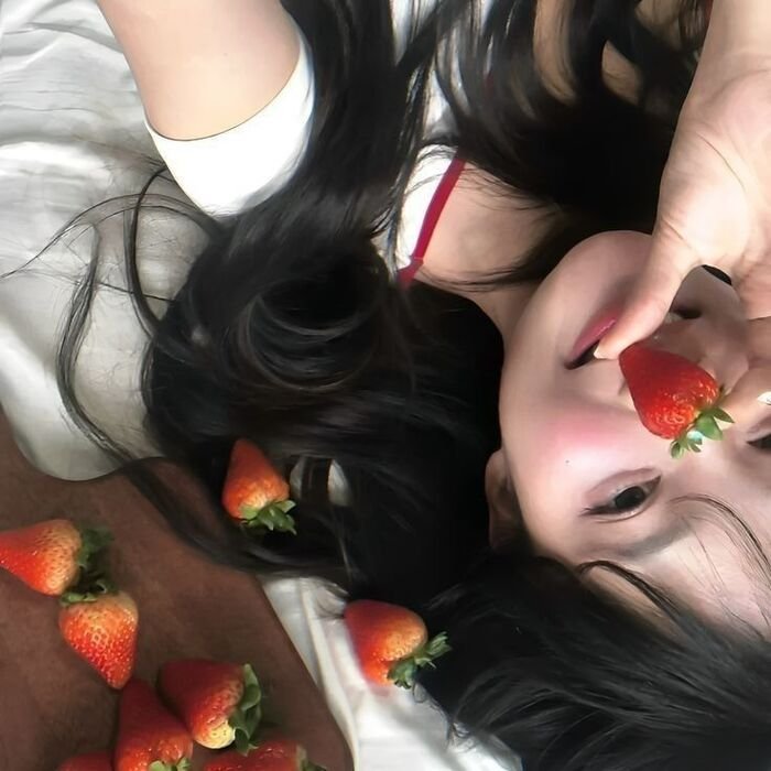 sweet girl expression full hd